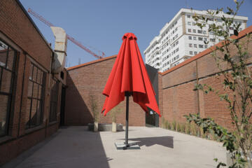Haft o Hasht Studio Retractable Umbrella